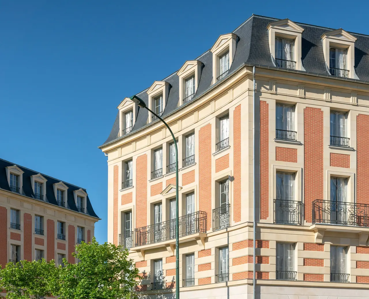 Photographie — Façade d’angle — Le Palatinat, Le Raincy