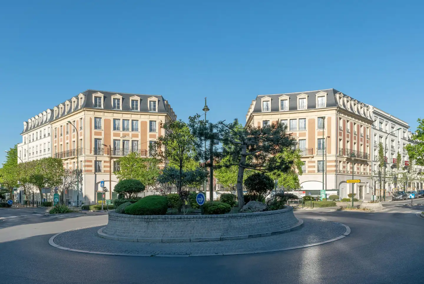 Photographie — Façade sur rue — Le Palatinat, Le Raincy