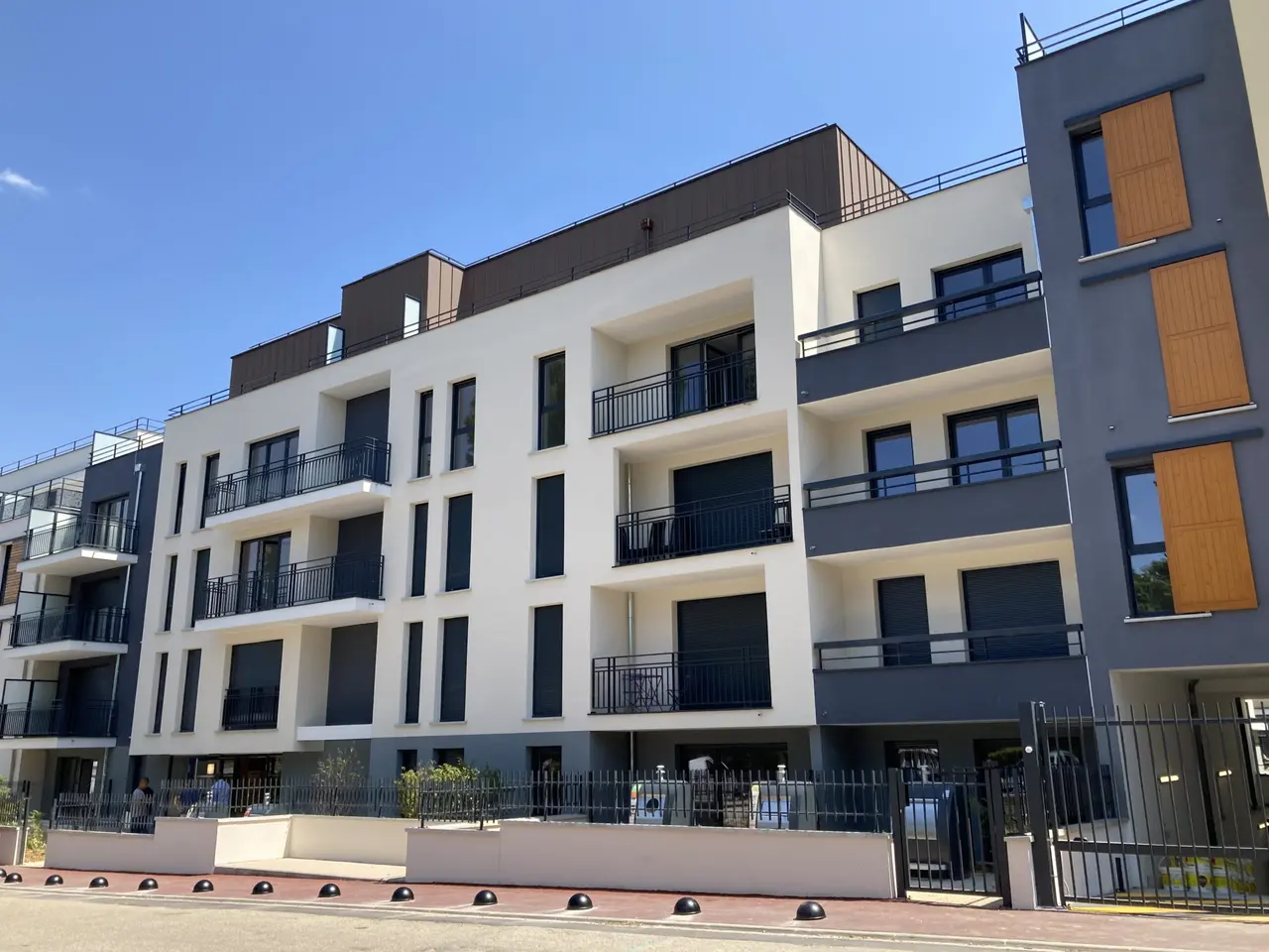 Photographie — Façade d’angle — Cadence, Verneuil-sur-Seine